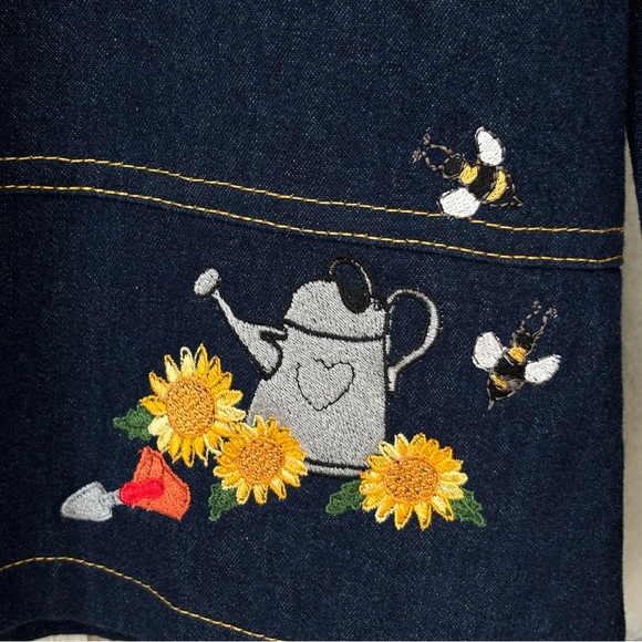 Women’s Garden Floral Embroidered Denim Jacket - Picture 4 of 12